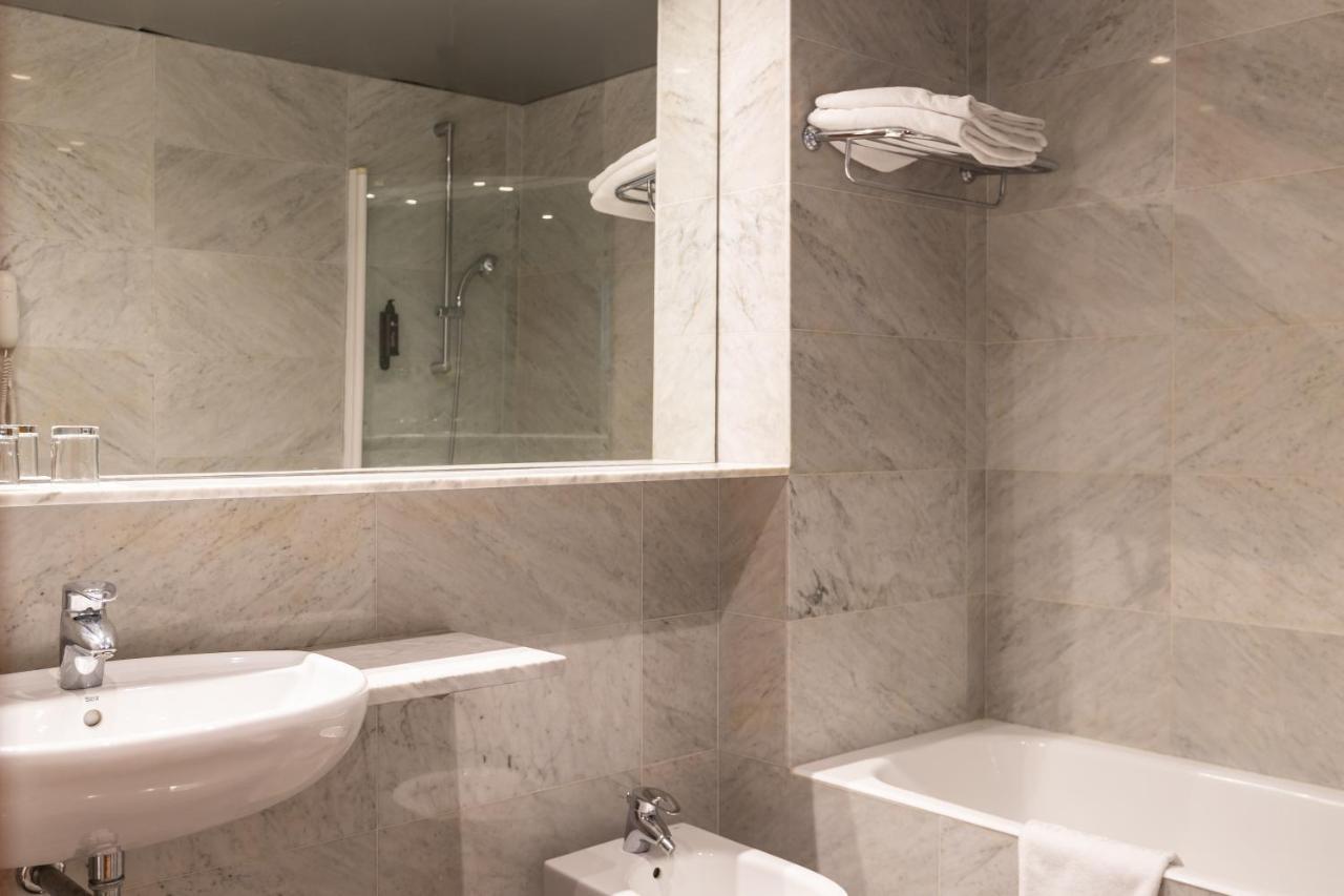 Double or Twin Room (1-2 Adults)
