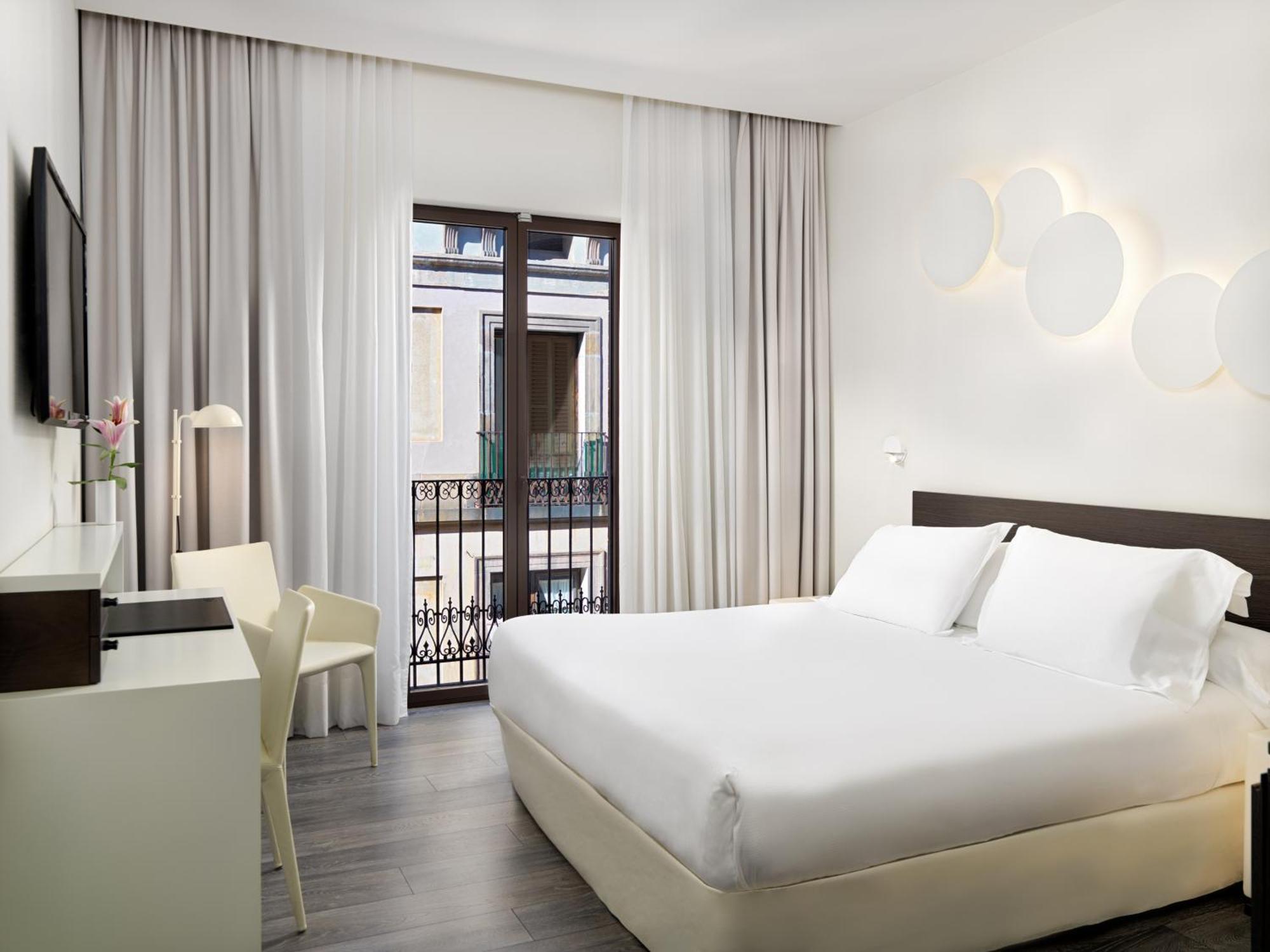 Classic Double or Twin Room with City View