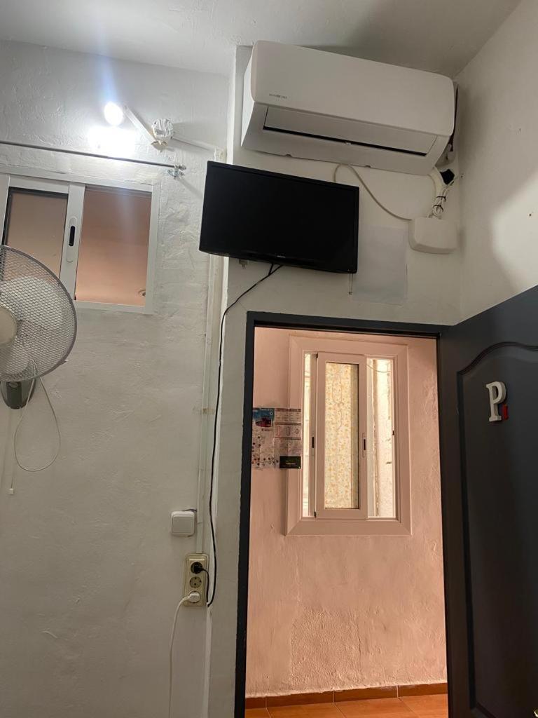 Single Room Shared Shower Toilet