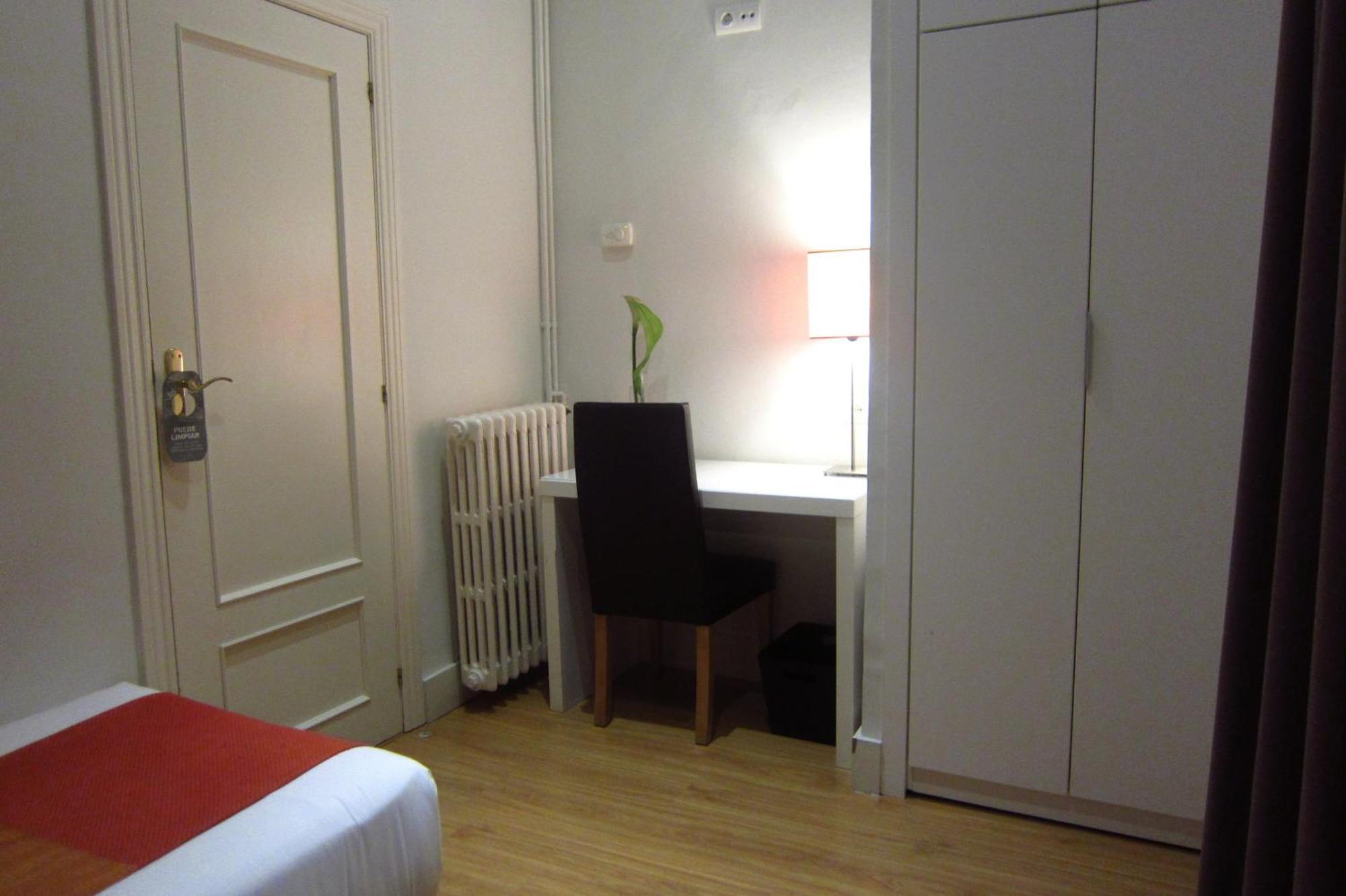 Budget Single Room with Private External Bathroom