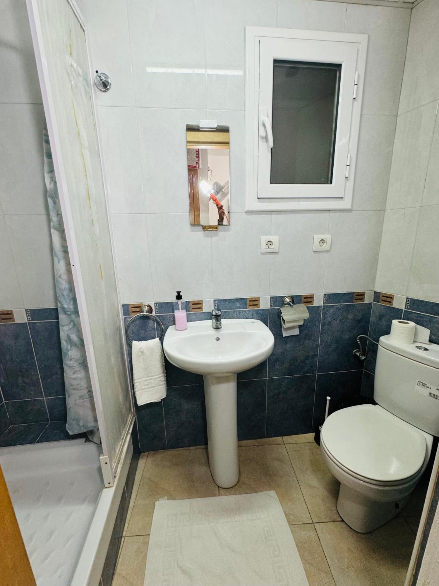 Single Room with Private Bathroom