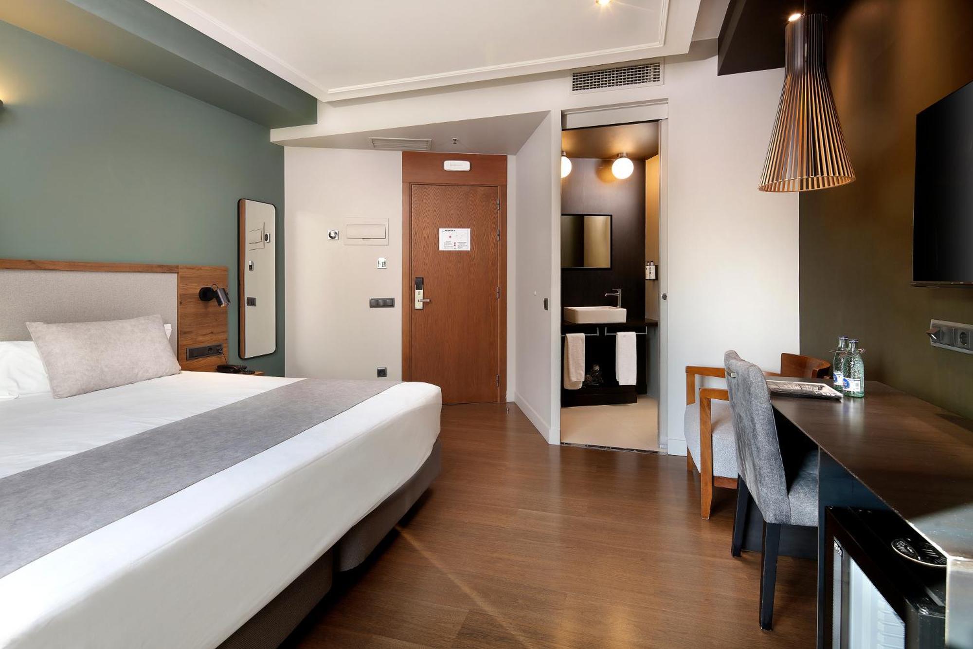 Superior King Room,1631545249:JPEG