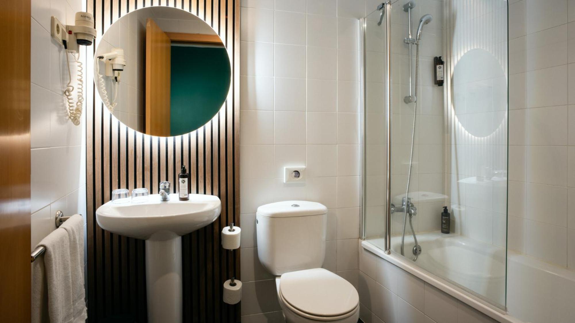 Comfort Cool Room with Ramblas View