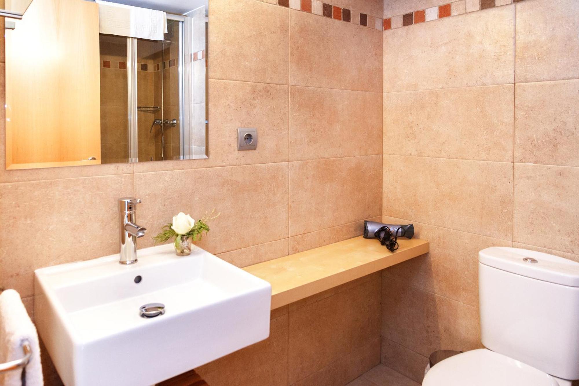 One-Bedroom Apartment Galceran Marquet 8