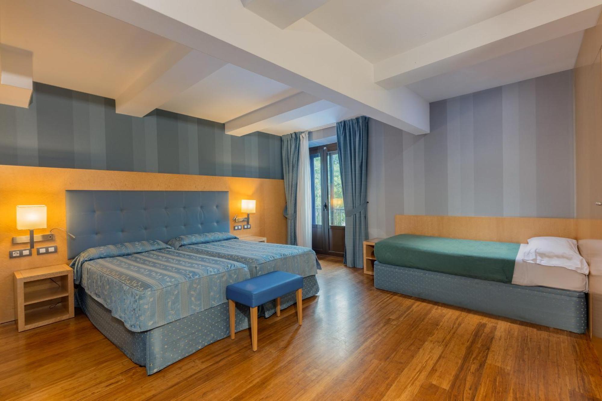 Double Room Extra Bed Balcony