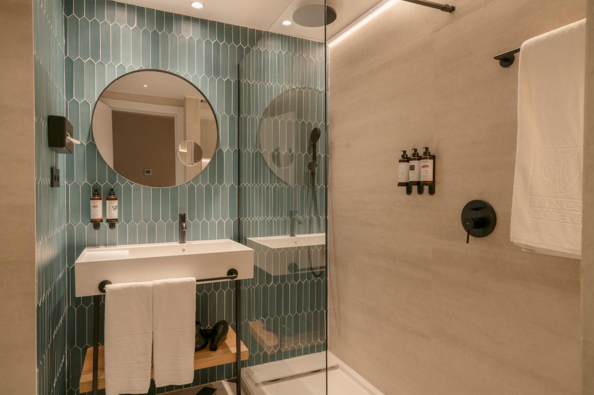 Vincci Room