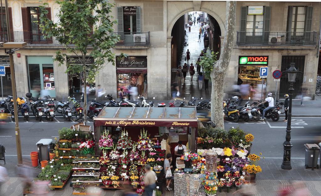 Luxury Suite with views to La Rambla