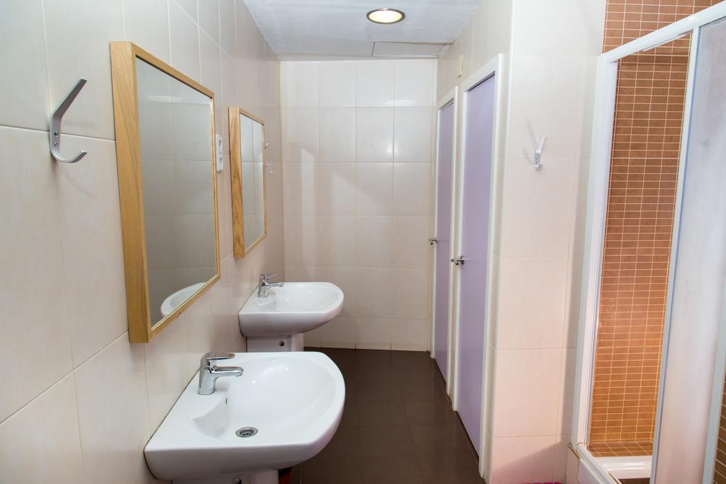 Twin Room with Shared Bathroom,407901006:JPEG