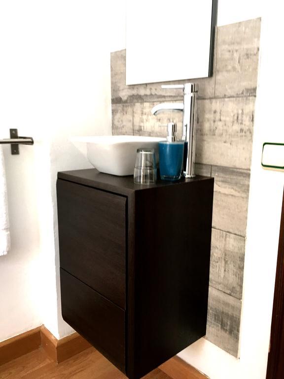 Single Room with Shared Bathroom
