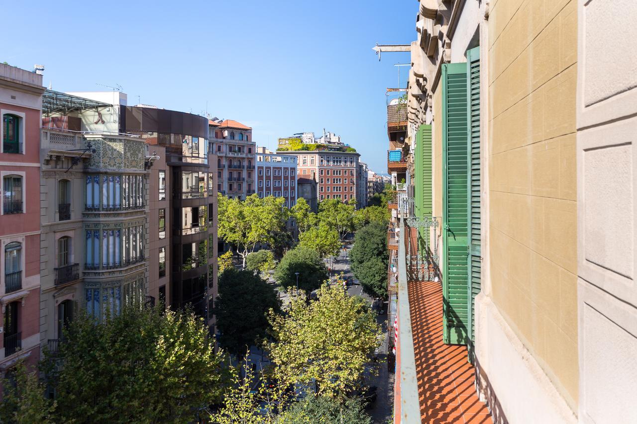 Three-Bedroom Apartment Balcony,631868472:JPEG