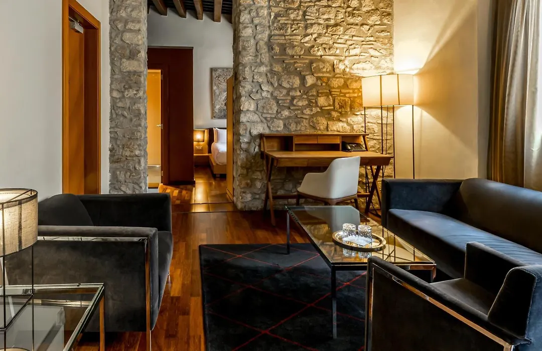 Mercer House Boria Bcn-1