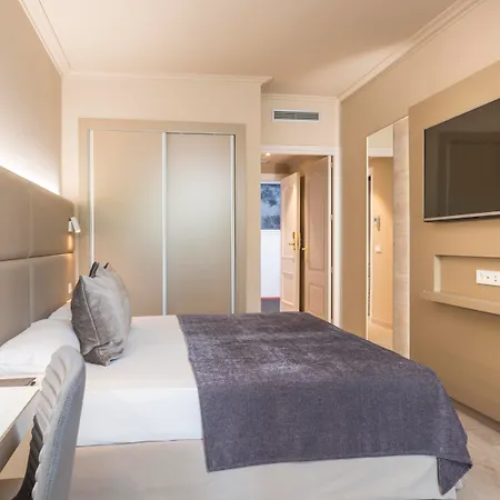 Salles Hotel Pere IV-3
