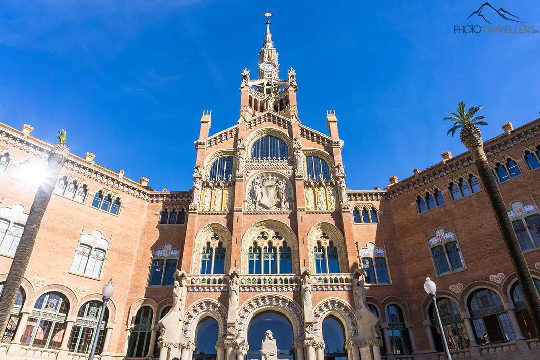 Der Eingang zum Hospital de Sant Pau
