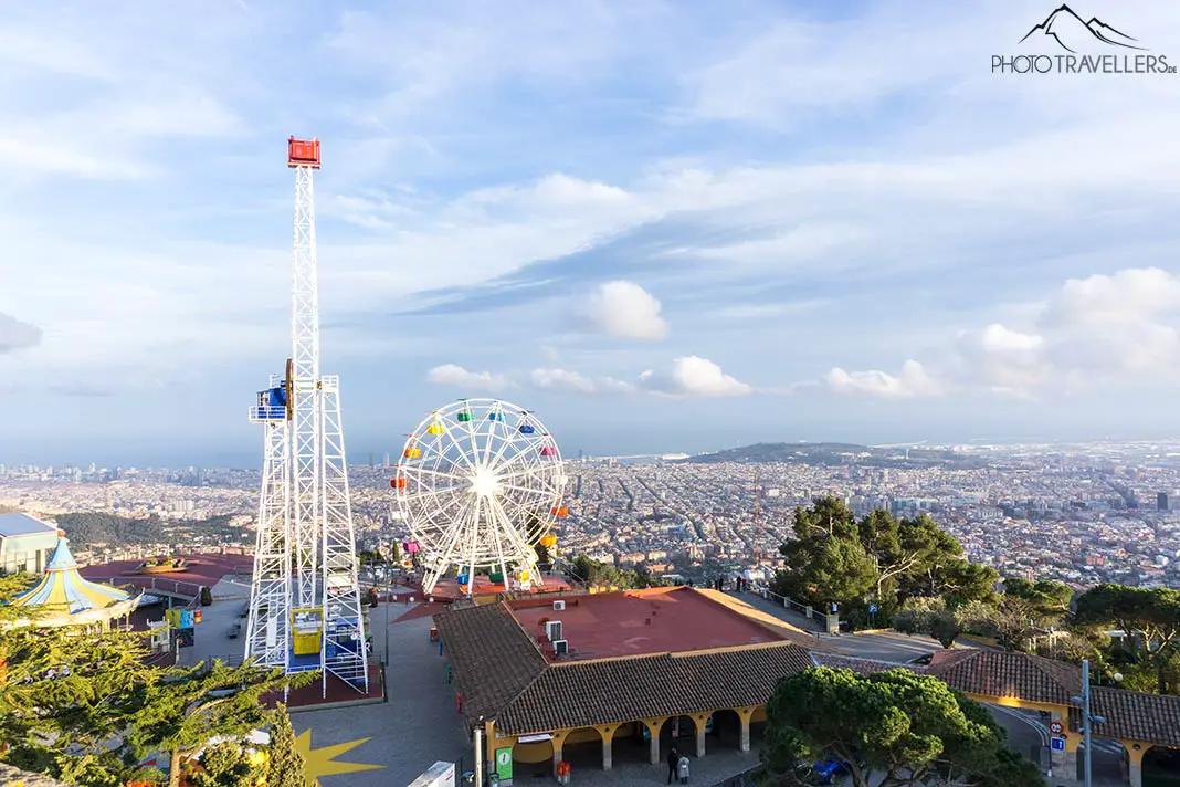 Der Blick auf den Vergnügungspark Tibidabo